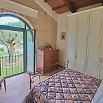 Large In Cagli With Pool 度假居 *