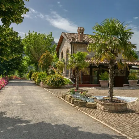 Large In Cagli With Pool 度假居 *